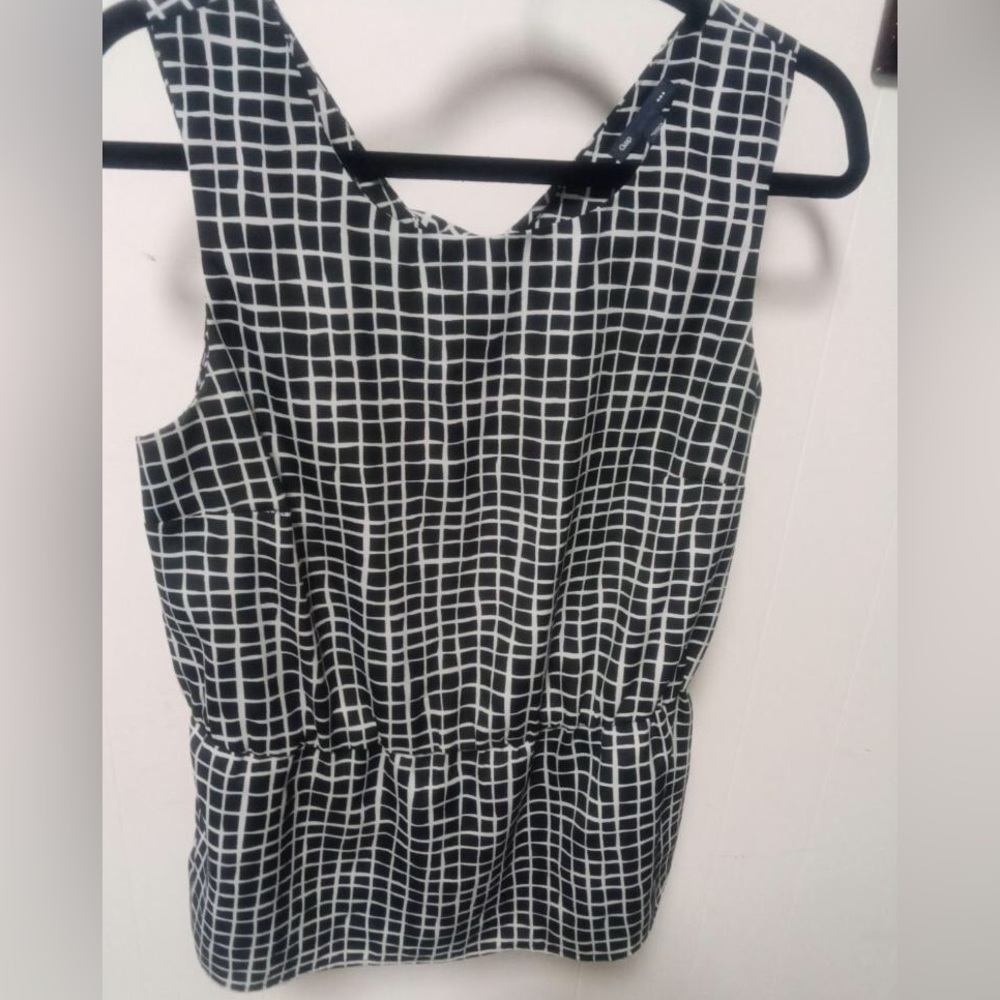 Gap sleeveless top